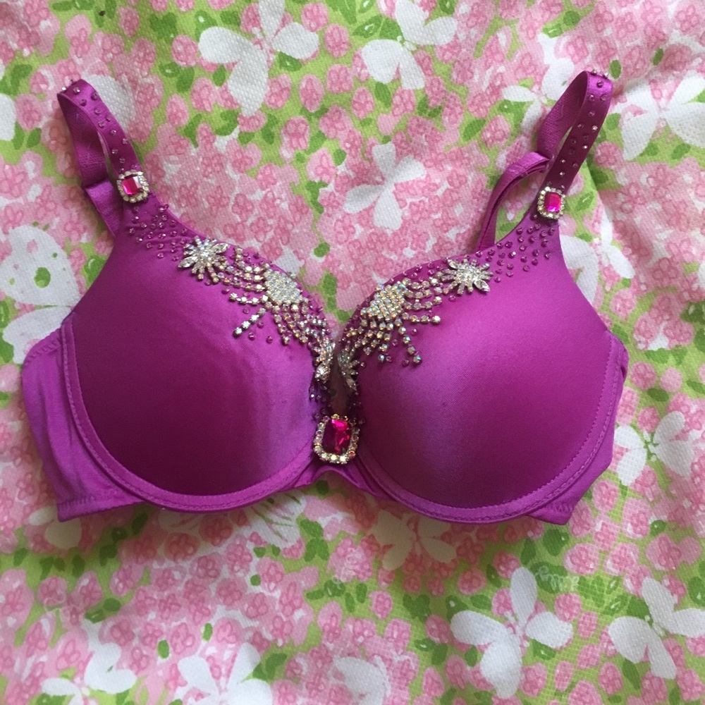 Embroidered bra